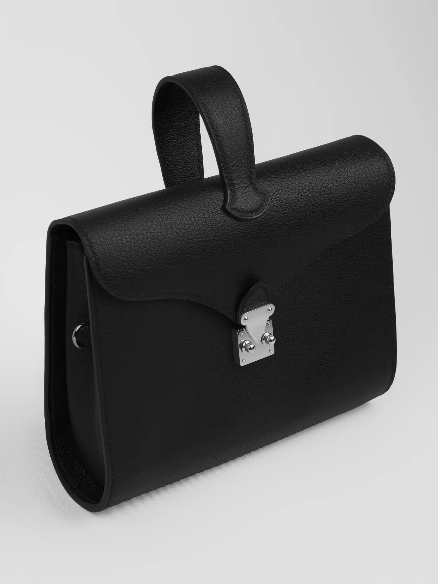 Éclat bag in black goatskin, silver hardware, three-quarter front view