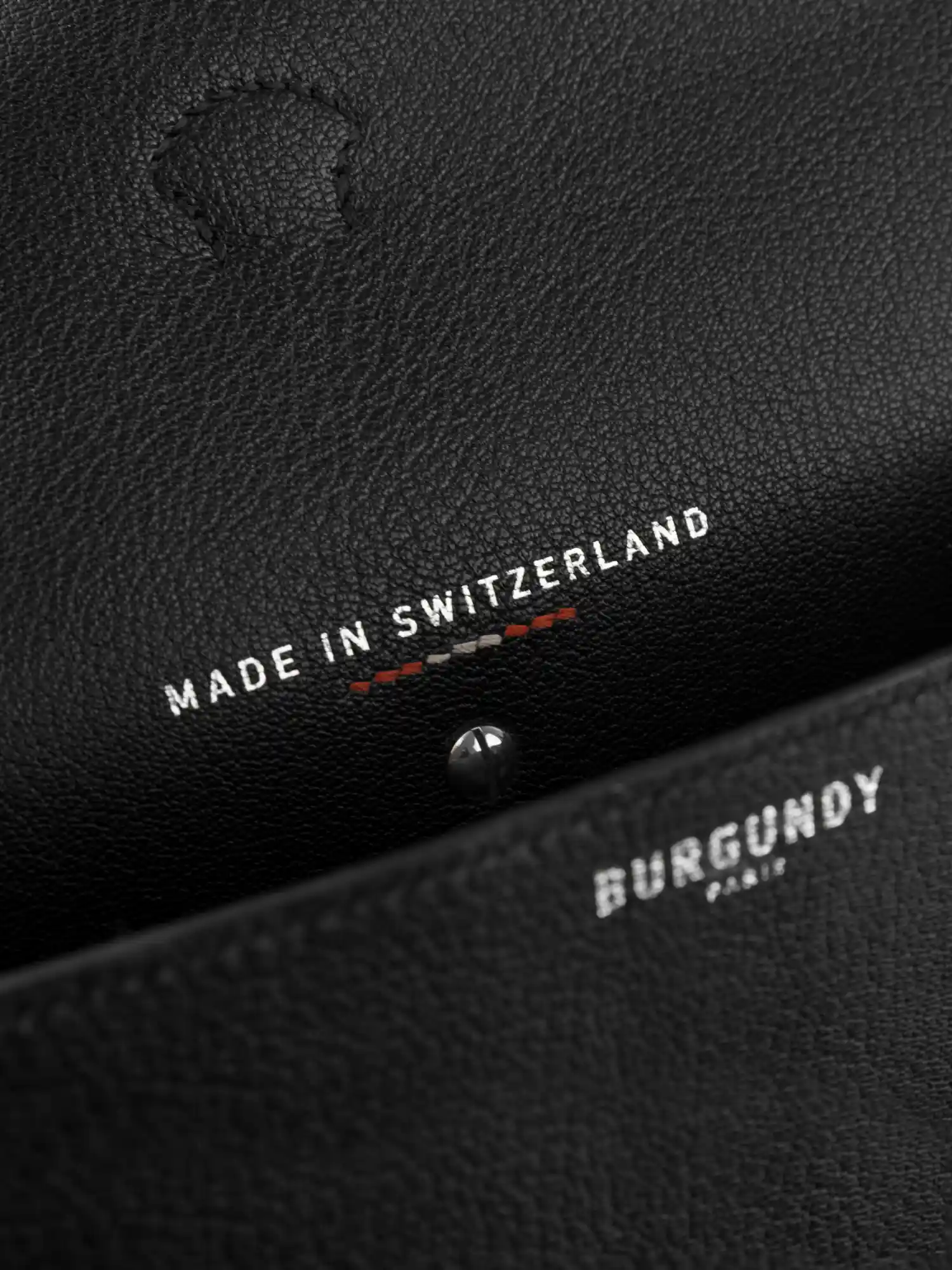 Poinçon Made in Switzerland à l’intérieur du sac ÉCLAT Noir-Argent